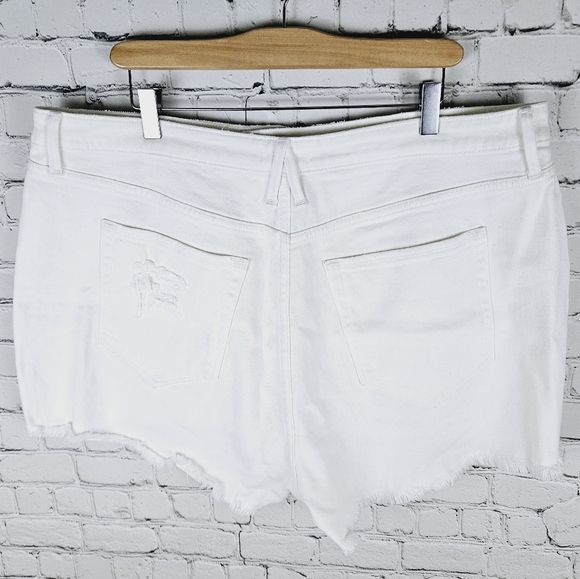 GOOD AMERICAN | white denim frayed hem jean shorts - Picture 2 of 7